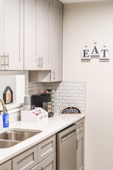 Serene Condo W/ Led Lights In Heart Of Raleigh Buitenkant foto