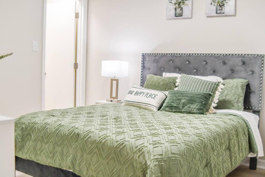 Serene Condo W/ Led Lights In Heart Of Raleigh Buitenkant foto